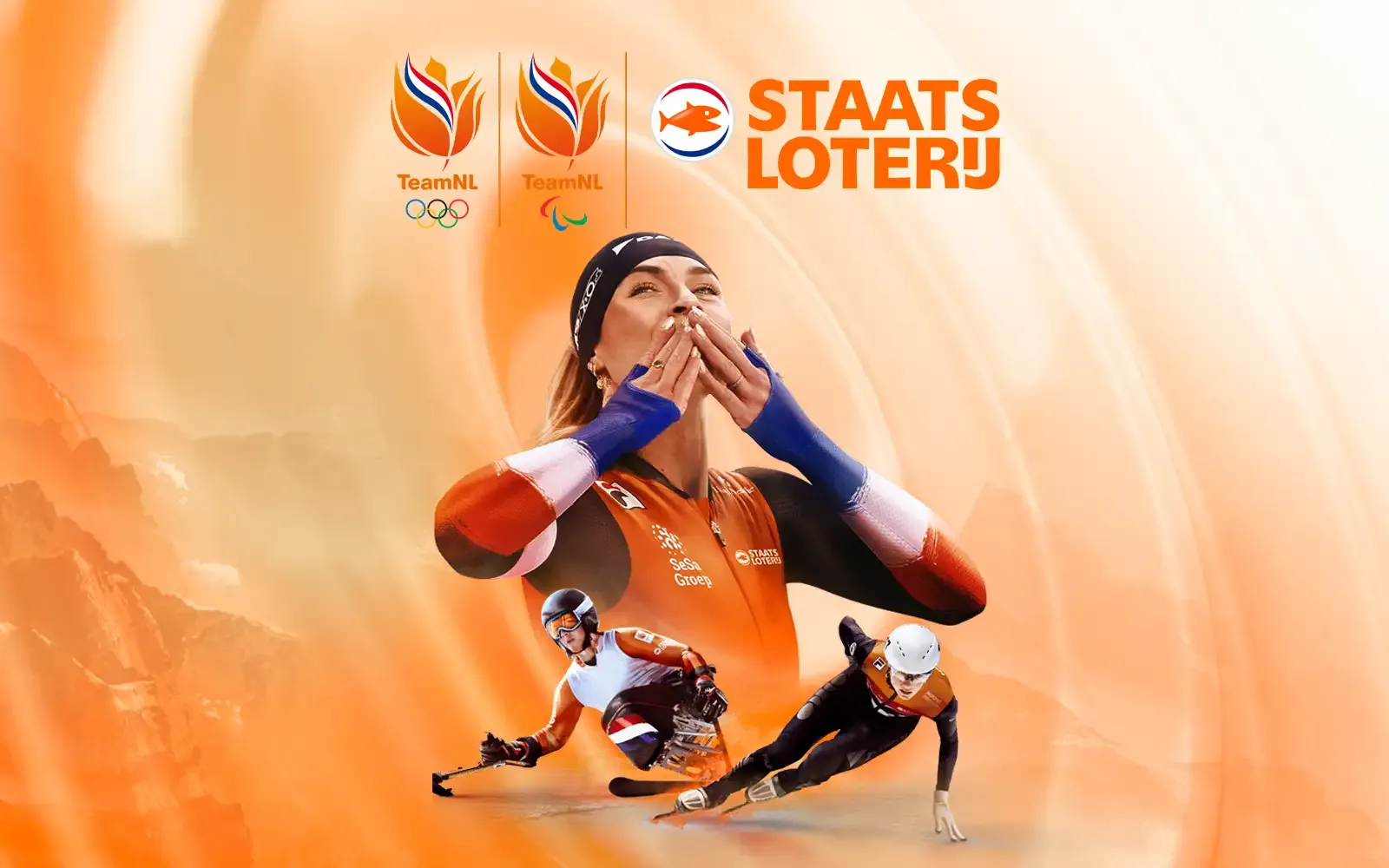 Atleet in oranje outfit met TeamNL logo, actief in een sportieve pose, met andere atleten op de achtergrond.