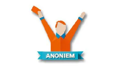 Figuur met een kaart in de hand en armen omhoog, met de tekst ANONIEM eronder.