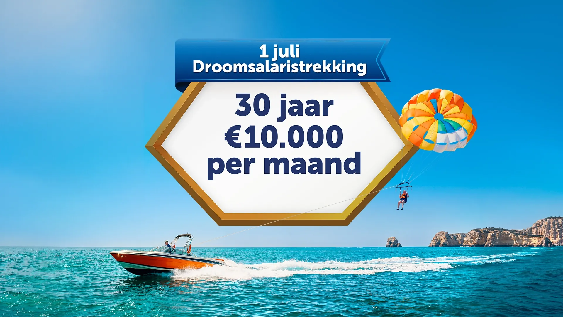 1 juli Droomsalaristrekking met 30 jaar €10.000 per maand en een boot en parasailen op de achtergrond.