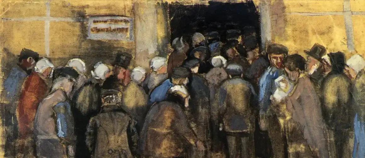 Een drukke menigte bij de ingang van Staatsloterij, met mensen in diverse kledingstijlen.