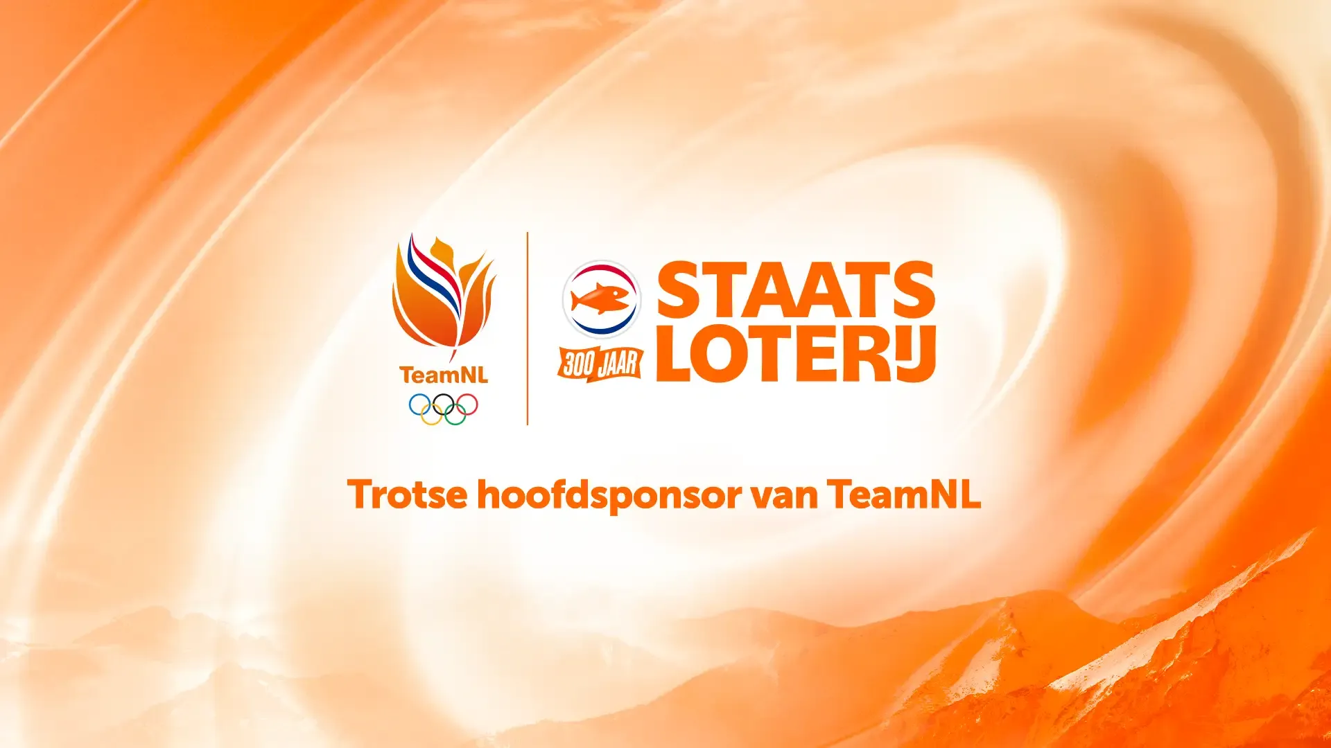 Logo van Staatsloterij als hoofdsponsor van TeamNL met oranje achtergrond.
